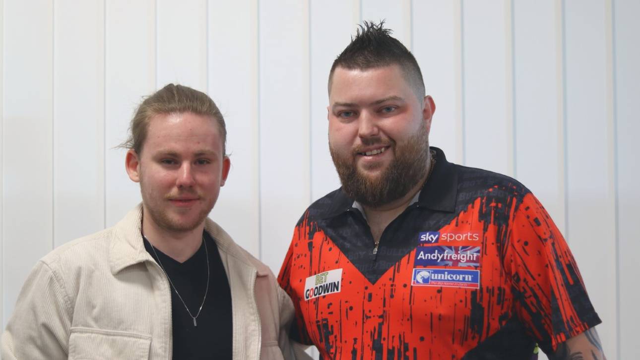 SPORT1-Redakteur Benjamin Zügner traf Michael Smith beim German Darts Grand Prix in München