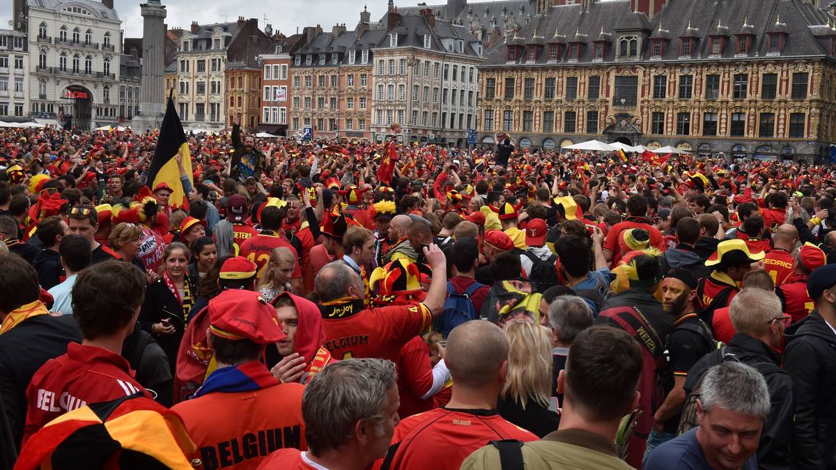 Lille ist am Freitagabend schwarz-gelb-rot: Dank der geographischen Nähe haben etwa 150.000 Belgier den Weg in den Spielort ihrer Nationalmannschaft gegen Wales gefunden. SPORT1 zeigt die besten Bilder