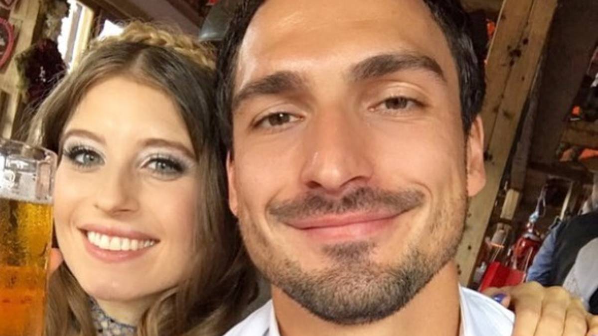 Seit 2007 sind Cathy und Mats ein Paar. Für ihren Mann zog die damals 20-Jährige nach dessen Wechsel zum BVB mit nach Dortmund um. Seit 2015 sind die beiden verheiratet