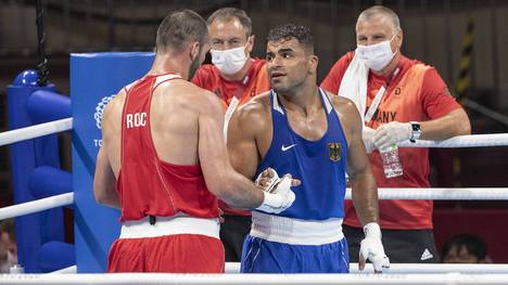 Boxer Ammar Riad Abduljabbar (blaues Outfit) scheiterte bei Olympia in Tokio im Schwergewicht erst im Viertelfinale
