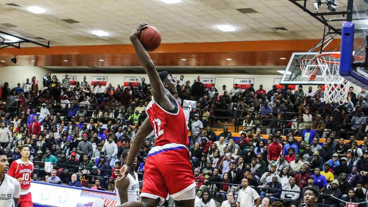 Millionen Menschen haben bereits Williamsons spektakuläre Highlight-Videos im Trikot der Spartanburg Day High School gesehen. Alle US-Basketballfans kennen ihn - und das, obwohl er erst im August 2018 sein College-Debüt gab