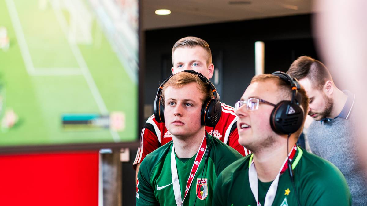 Neben der großen Bühne wurden die Gruppenspiele an den Stationen in der Mitte des Fußballmuseums ausgespielt