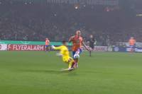 Werder Bremen hat sich im Achtelfinale des DFB-Pokals gegen den SV Darmstadt 98 durchgesetzt - ein Lucky Punch bringt das Weserstadion zum Kochen.