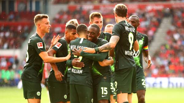 PSV Eindhoven v VfL Wolfsburg - Pre-Season Friendly