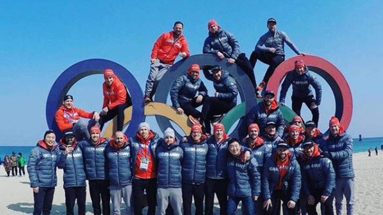 Eishockey-Helden relaxen am Strand