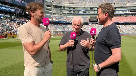 Rudi Völler und Jürgen Klopp sprechen am Magenta-Mikrofon über die DFB-Aufstellung gegen Paraguay. Im Zentrum dabei: Jamal Musiala. 