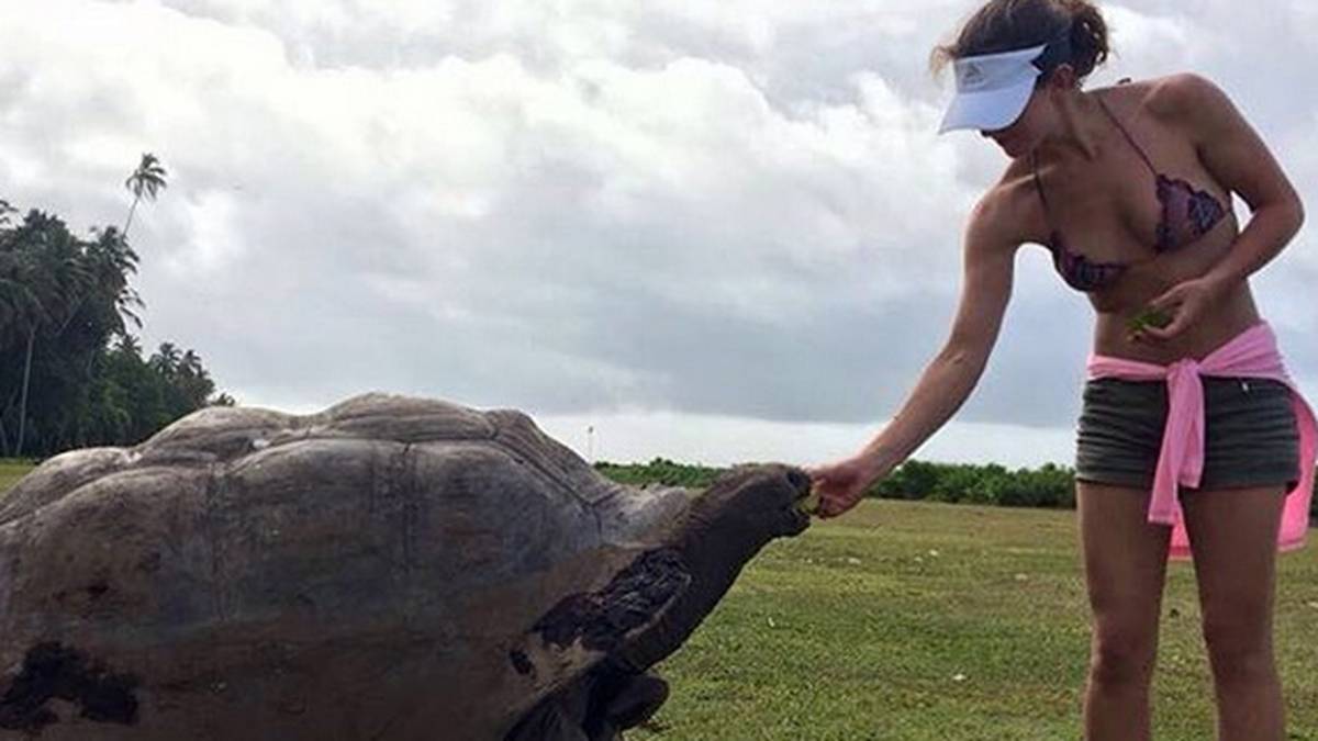 Lisa Müller bricht mit allen Klischees einer Spielerfrau. Statt auf Glanz und Glamour legt die Ehefrau von Weltmeister Thomas Müller großen Wert auf ihre Privatsphäre