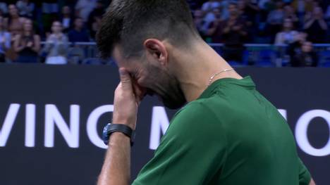 Novak Djoković wird nach dem Sieg gegen Alejandro Tabilo in Athen sichtlich emotional und zollt seinem ehemaligen Trainer Nikola "Niki" Pilić Tribut.