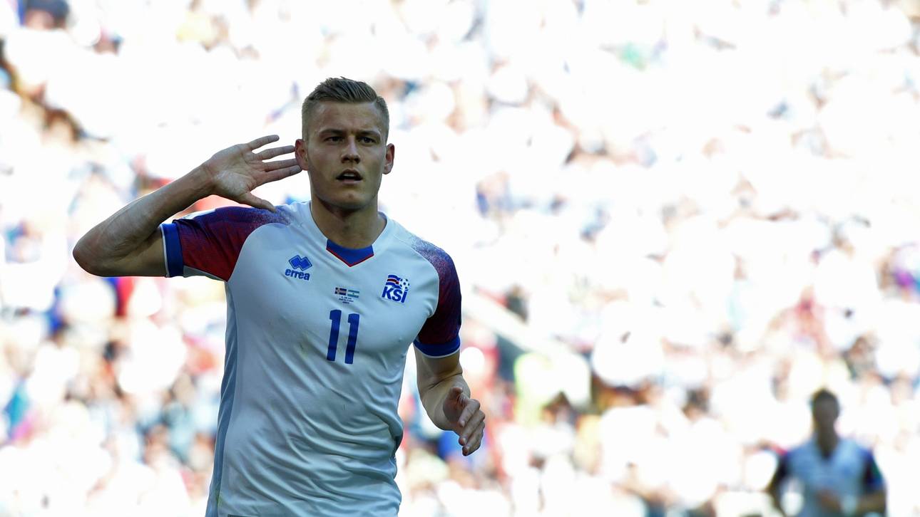 Island mit FCA-Stürmer Finnbogason