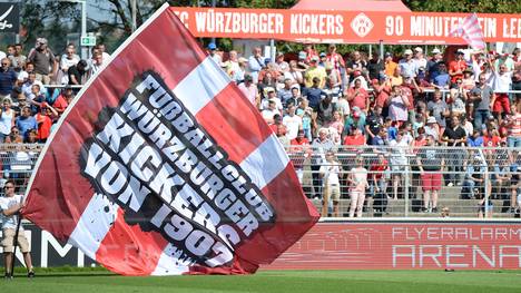 Wuerzburger Kickers v Erzgebirge Aue  - 3. Liga