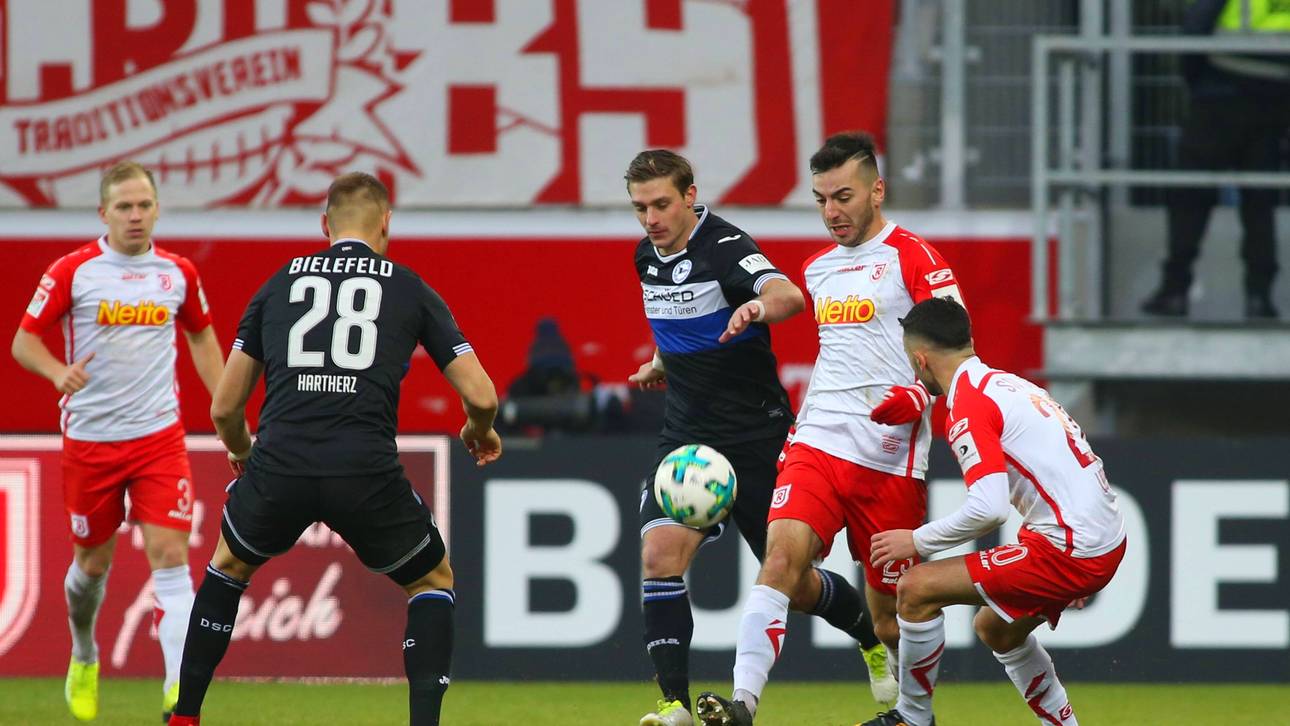 Kurioses Eigentor lässt Jahn jubeln