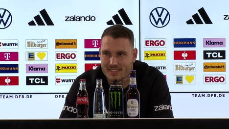 David Raum spricht in der Pressekonferenz über die Nachnominierung seines Teamkollegen Assan Ouedraogo.