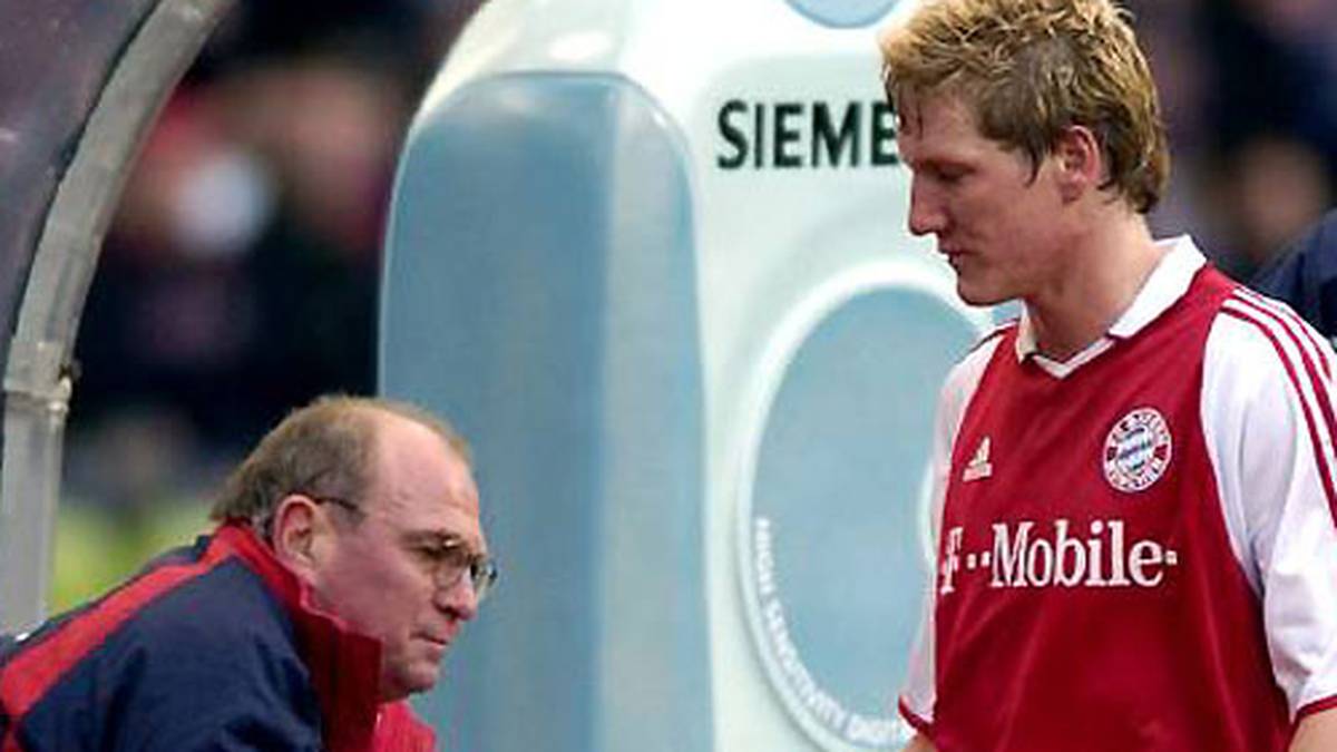 Hoeneß über den jungen Bastian Schweinsteiger: "Dem wurde zuviel Puderzucker in den Hintern geblasen." 