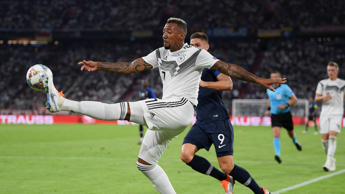 DEUTSCHLAND vs. FRANKREICH: 0:0 - Zum Auftakt der UEFA Nations League hätten die Voraussetzungen nicht gegensätzlicher sein können: WM-Kater bei den entthronten Deutschen, anhaltende Euphorie beim neuen Titelträger aus Frankreich. Joachim Löws Stuhl hatte arg gewackelt, die Öffentlichkeit forderte einen Umbruch und das DFB-Team stellte sich erstmal hinten rein