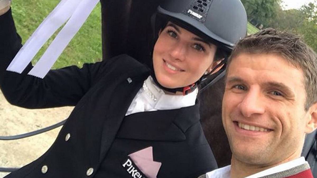Thomas und Lisa Müller sind seit 2009 glücklich verheiratet. Die gemeinsame Freizeit verbringt das Paar gerne mit Pferden - Lisa ist leidenschaftliche Reiterin