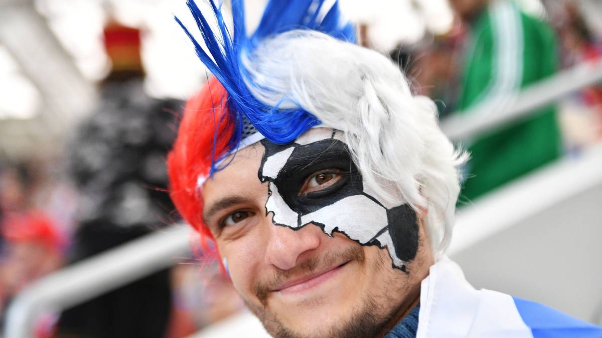 Den Ball im Blick: da haben sich die aufwendigen Schmink-Arbeiten gelohnt