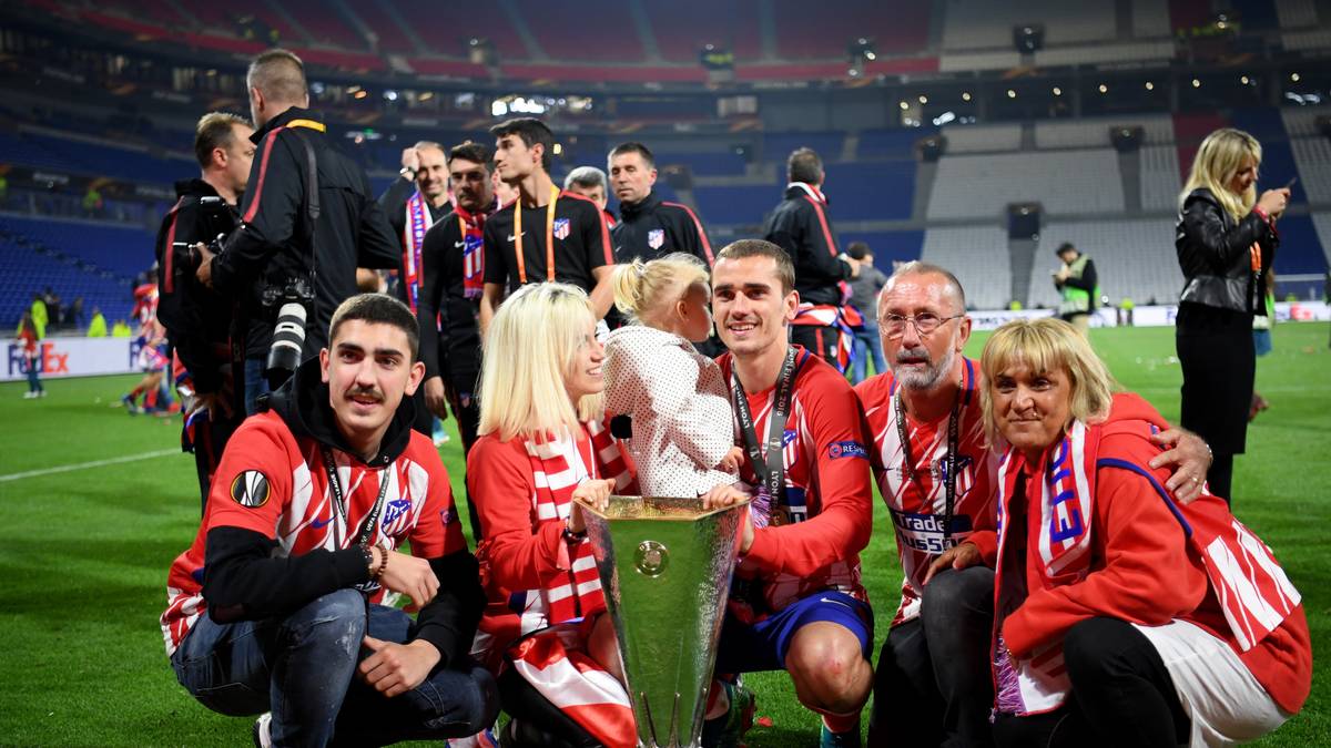 ENGLAND - Mirror: "Griezmann feuert die Colchoneros zum Europa-League-Ruhm. Der Franzose sichert die Trophäe für seine Mannschaft, die einen entspannten Abend erlebte."