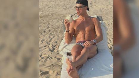 Während Jesse Lingard und Co. die Länderspielpause zum trainieren nutzen, lässt es sich Cristiano Ronaldo am Strand gut gehen.