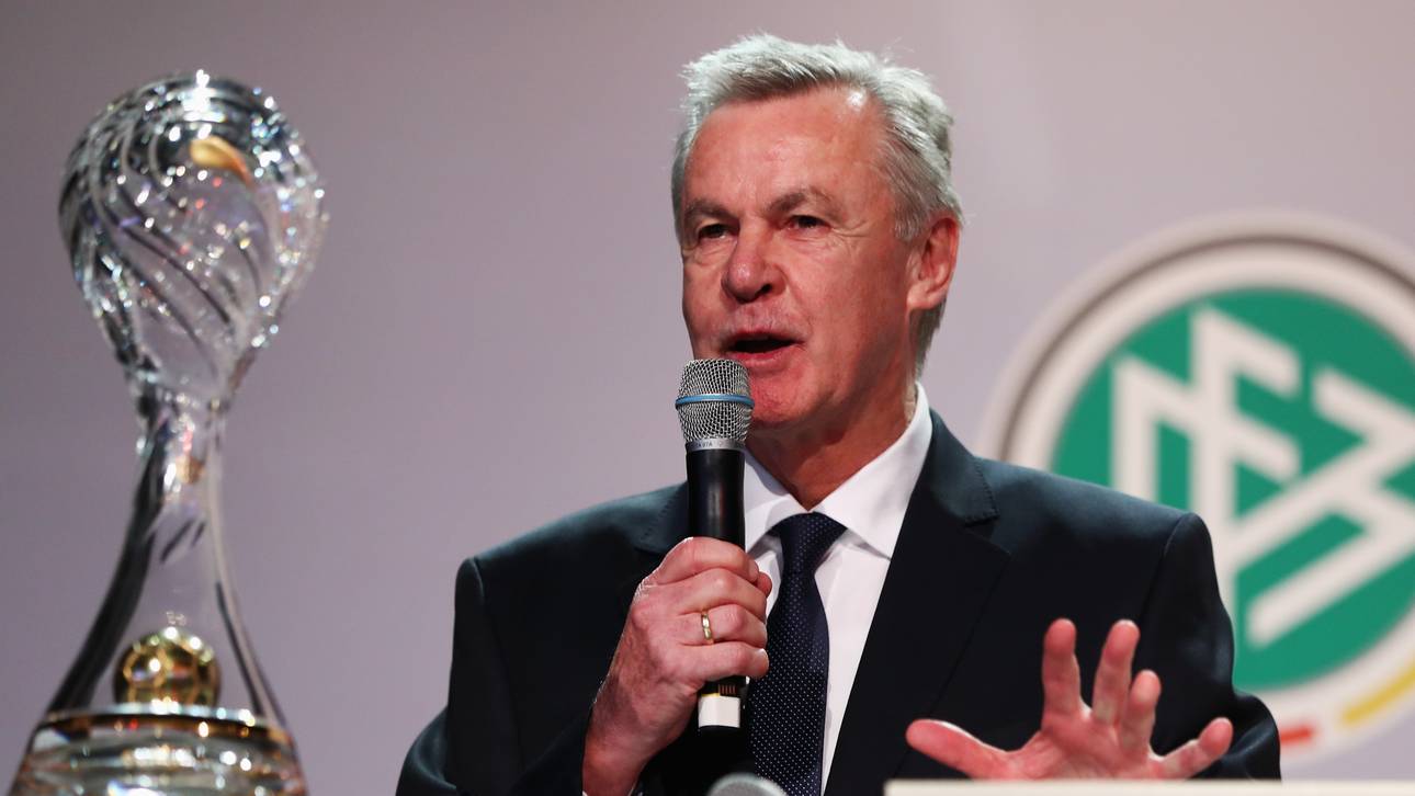 Hitzfeld: BVB wird Bayern jagen