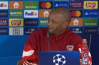 Mit einer Frage zu seinem Champions-League-Outfit hatte Vincent Kompany nicht gerechnet. Das kreidet er scherzhaft Bayerns Pressesprecher Dieter Nickles an.