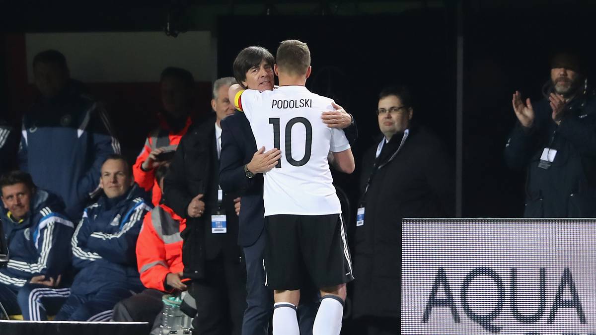 ...und bedankt sich bei Bundestrainer Joachim Löw