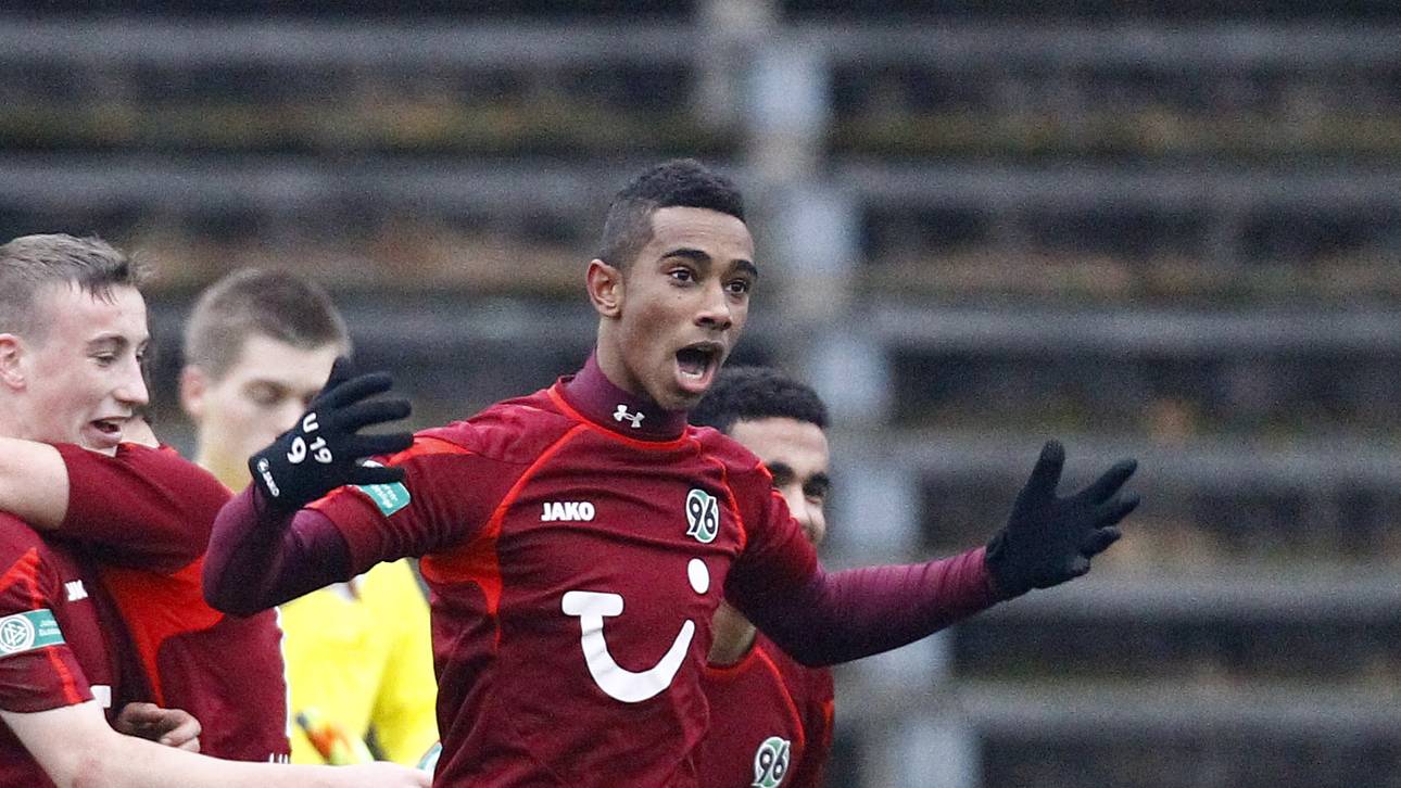 96-Talent stürmt anstelle von Almeida