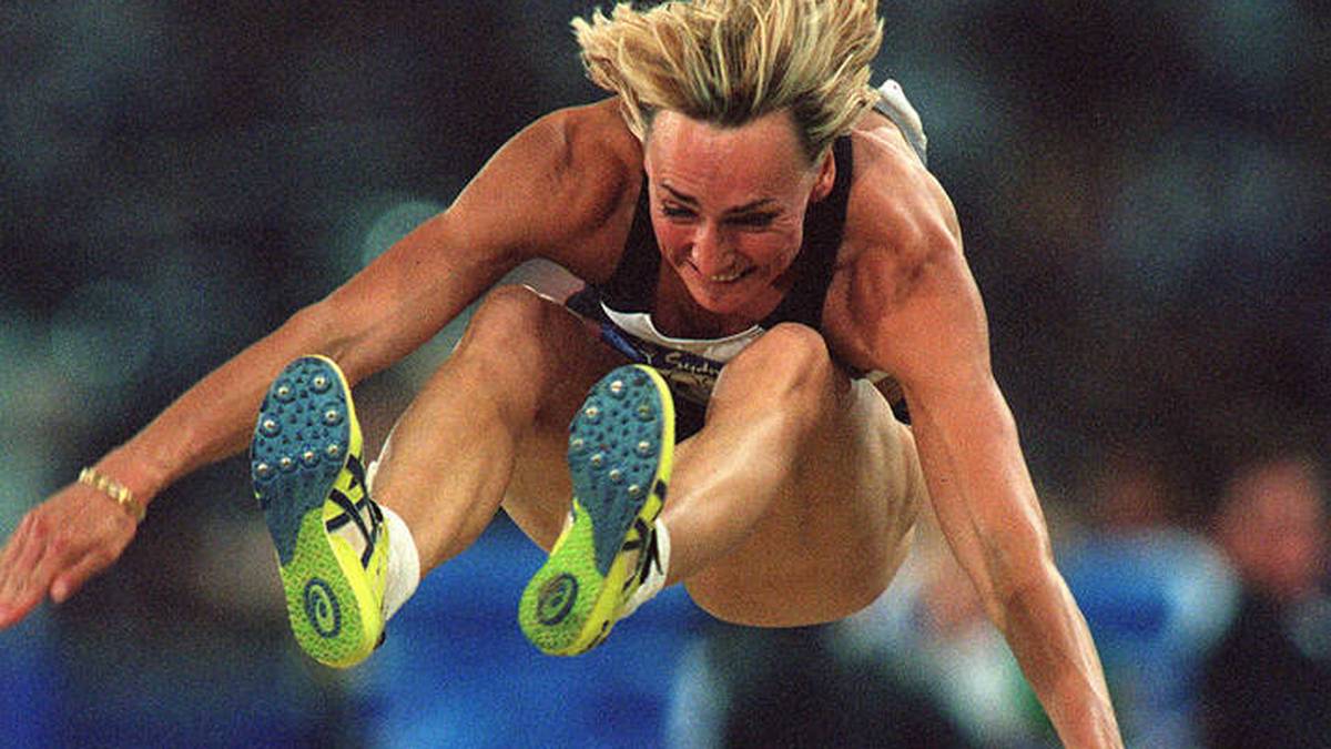 Heike Drechsler bei ihrem Goldsprung 2000 in Sydney