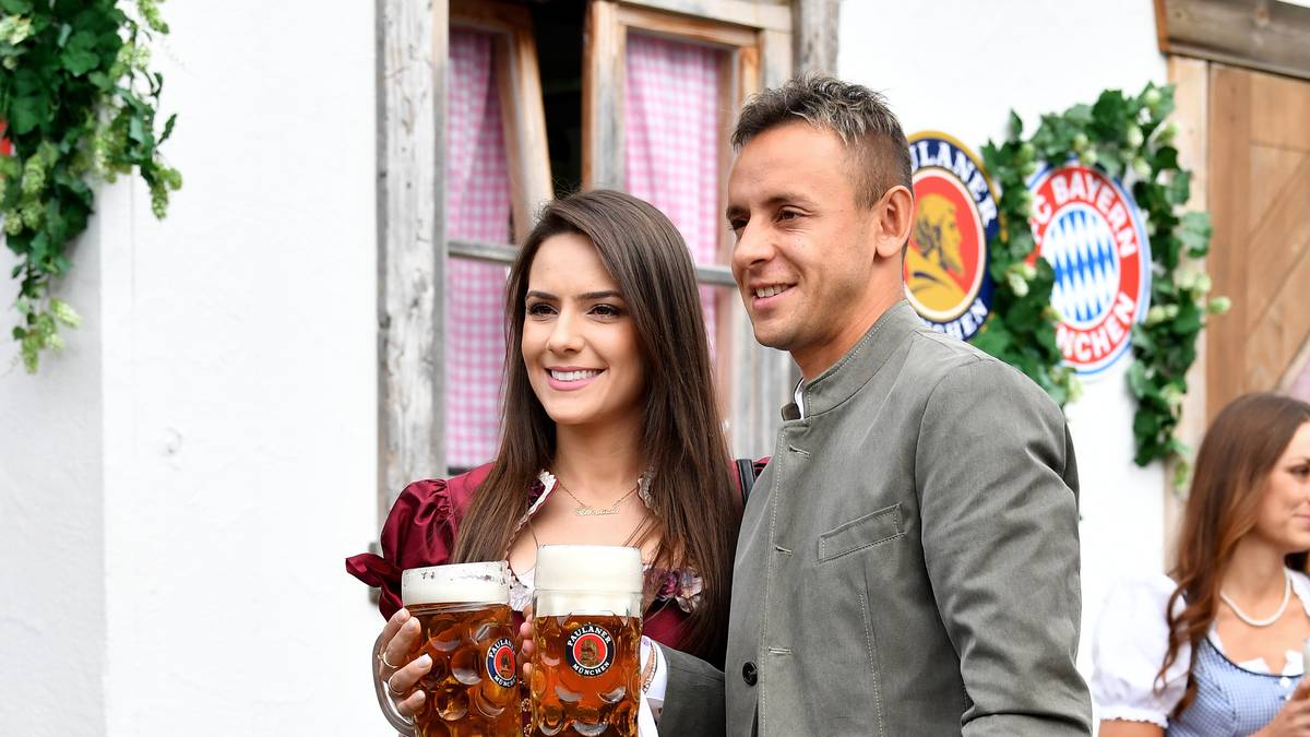 Rafinha mit seiner Lebensgefährtin Carolina Santana...