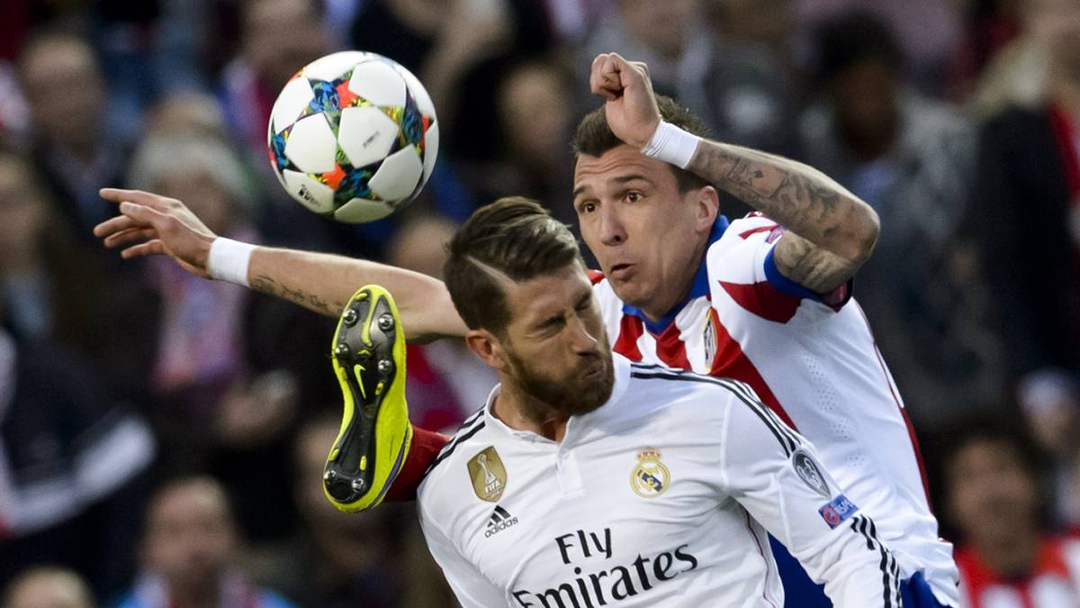 Ähnliches Bild beim Derby in Madrid. Dass Atleticos Mario Mandzukic keinen Zweikampf scheut, weiß man aus seiner Zeit in der Bundesliga.