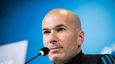 Fußball-Legende Zinédine Zidane kündigt seine nahende Rückkehr als Trainer an. Die Gerüchteküche brodelt: Wo zieht es „Zizou“ jetzt hin?