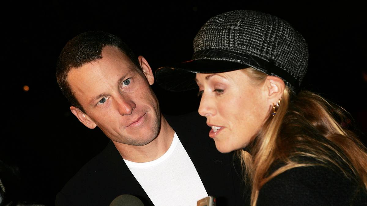 Aber bereits wenige Monate nach der Verlobung kam es zum großen Bruch. Die Verlobung wurde aufgelöst. Angeblich konnten sie sich nicht über die Nachwuchsplanung einigen. Die mehrfache Grammy-Gewinnerin wollte Kinder, Armstrong nicht