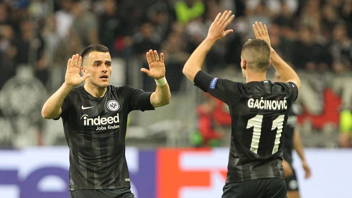 Im offensiven Bereich ruhen die Hoffnungen auf zwei Spielern, die vergangene Saison trotz starker Leistung ein wenig im Schatten der Büffelherde standen: Filip Kostic und Mijat Gacinovic, der noch einmal mehr Spielzeit erhalten wird