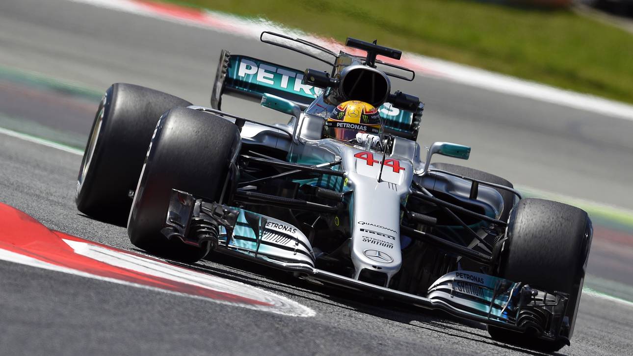 Pole! Hamilton hauchdünn vor Vettel