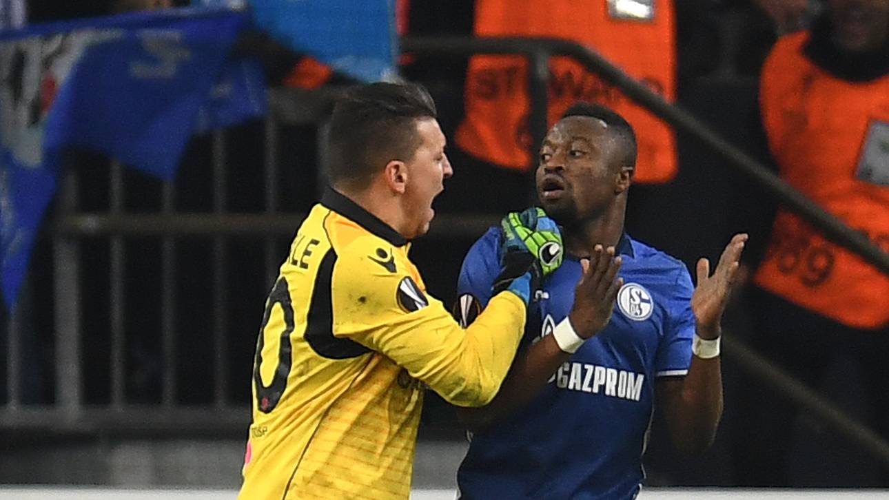 Schalke-Talent nach Gelb-Rot gefeiert