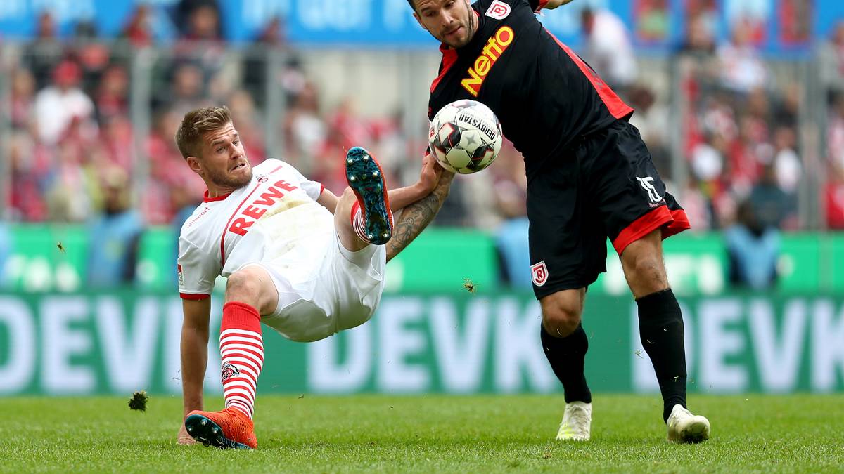 PLATZ 10 - 1. FC KÖLN: 3,2 Millionen Euro pro Jahr bekommt der Zweitliga-Meister bis 2022 von Ausrüster Uhlsport. Besonderheit: Der Ausrüster stellt auch Sondertrikots, z.B. zu Karneval für die Kölner bereit 