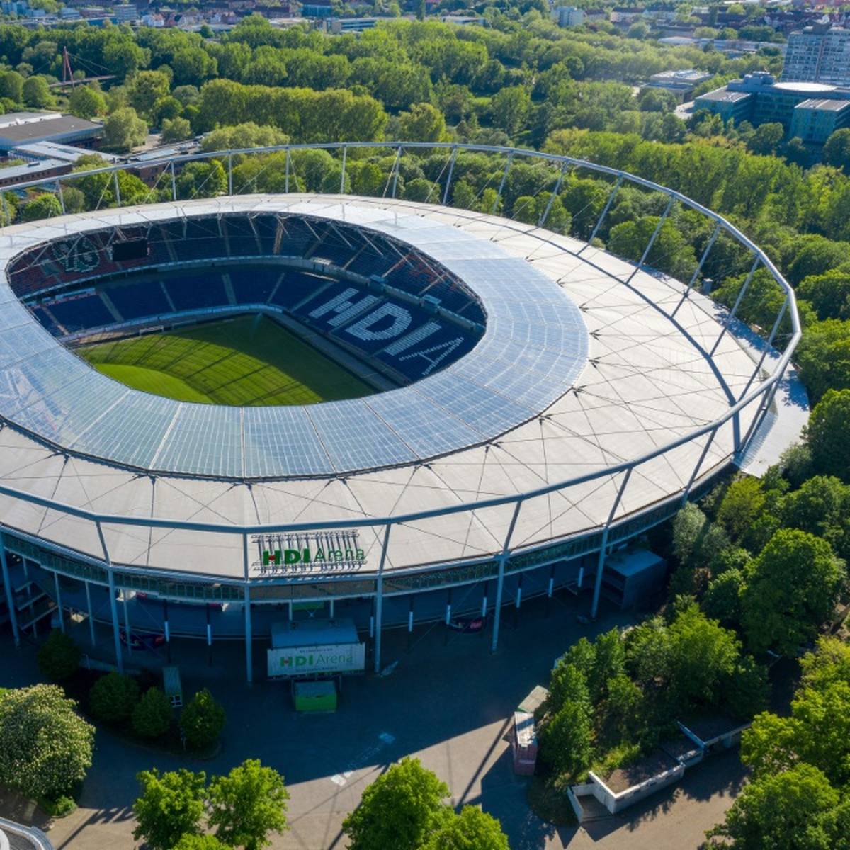 In Massivhausanbieter (Heinz von Heiden) hat vom Fußball-Zweitligisten Hannover 96 bis 2027 die Namensrechte an der WM-Arena am Maschsee erworben.