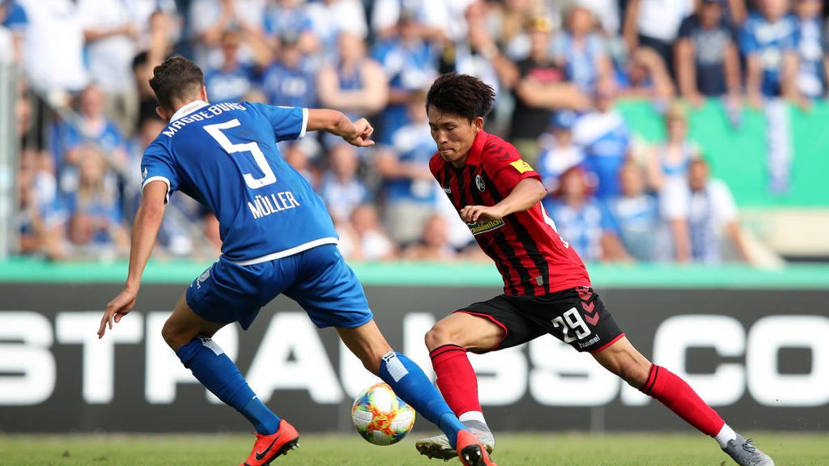 SC FREIBURG: Auch die Kaderplanung der Breisgauer ist bereits beendet, 14 Millionen Euro flossen in Neuzugänge. Teuerste Neuverpflichtung ist Woo-yeong Jeong (r.), der für 4,5 Millionen Euro von der zweiten Mannschaft des FC Bayern München kam