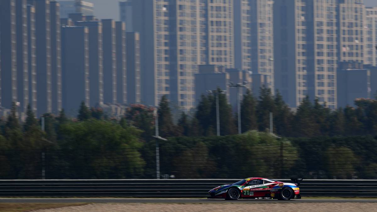 Besonders imposant ist die erste Kurve nach dem Start, die einen 360-Grad-Kreis bildet