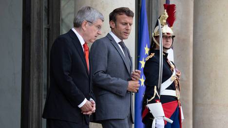 Thomas Bach und Emmanuel Macron nach einem Treffen im Jahr 2022