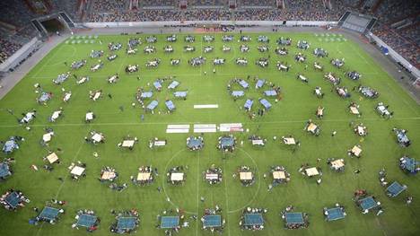 Das Düsseldorfer Stadion verwandelte sich in eine riesige Tischtennisfläche