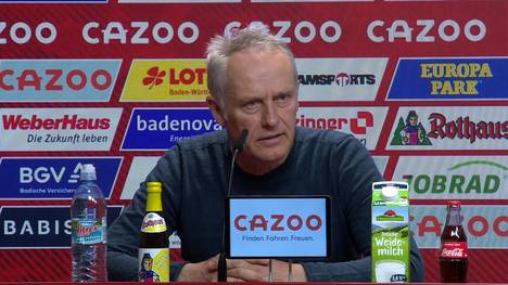 Freiburg-Coach Christian Streich zeigt sich unzufrieden mit dem späten Ausgleichstreffer und sorgt dann für einen Lachmoment mit Hertha-Trainer Sandro Schwarz.