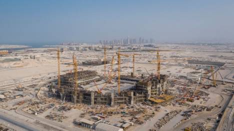 Im Zuge der WM 2022 gibt es immer wieder schwere Vorwürfe über die Arbeitsbedingungen im Gastgeberland Katar