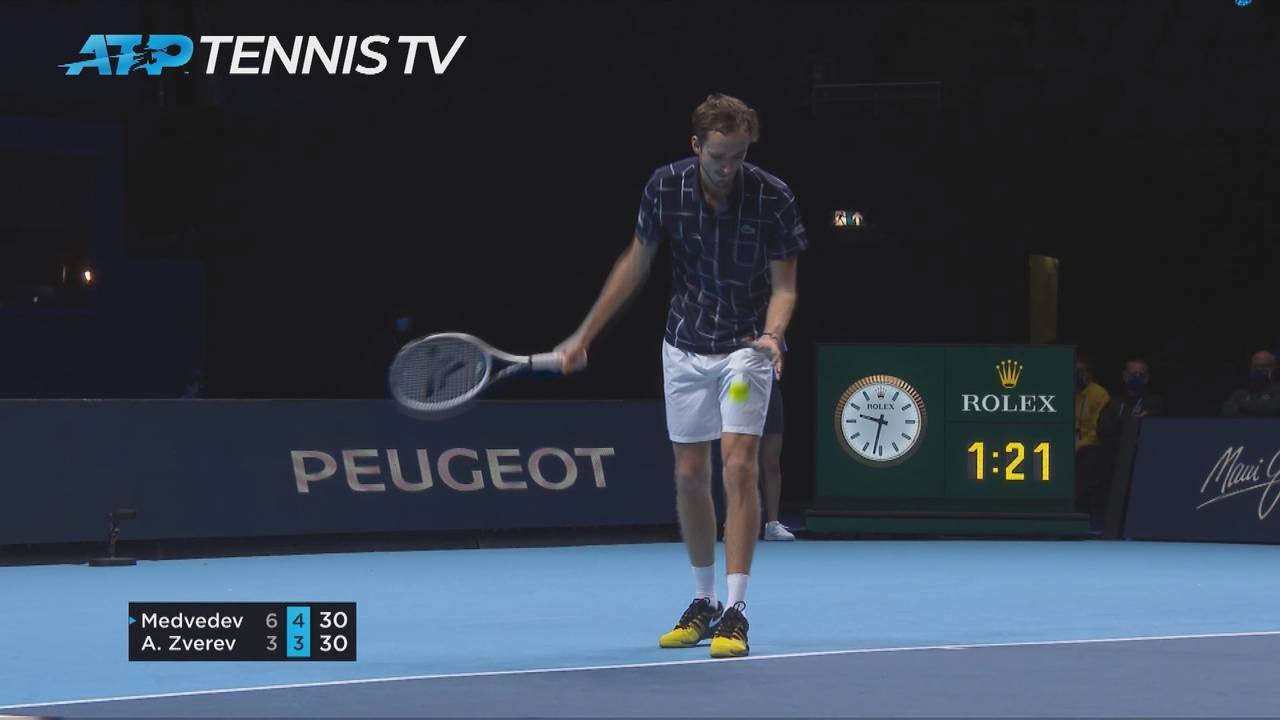 Clever oder respektlos? Medvedev überrascht Zverev mit Aufschlag von unten