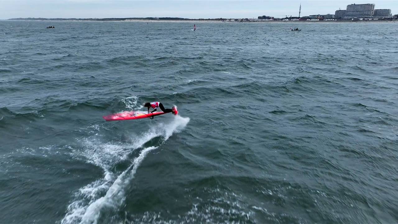 Spektakulär! Gebürtiger Deutscher schreibt Windsurf-Geschichte