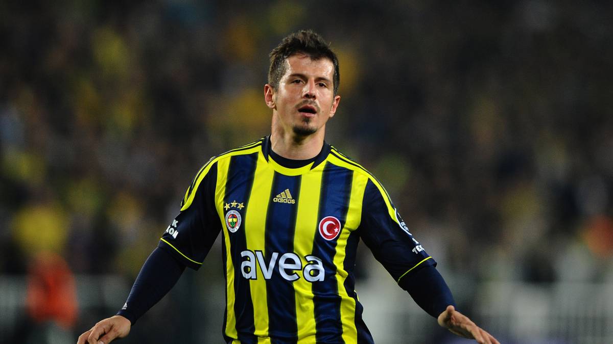 Im April 2012 warf der Ivorer Didier Zokora von Trabzonspor Emre (inzwischen Fenerbahce) vor, er hätte ihn einen "f…ing N-Wort" genannt. Lippenleser bestätigten Zokoras Version. Emre wurde für zwei Spiele gesperrt