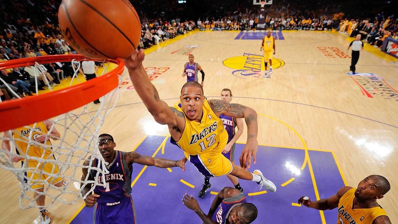 Da staunt selbst Teamkollege Kobe Bryant: Shannon Brown fiel selbst in der NBA durch seine enorme Sprungkraft auf