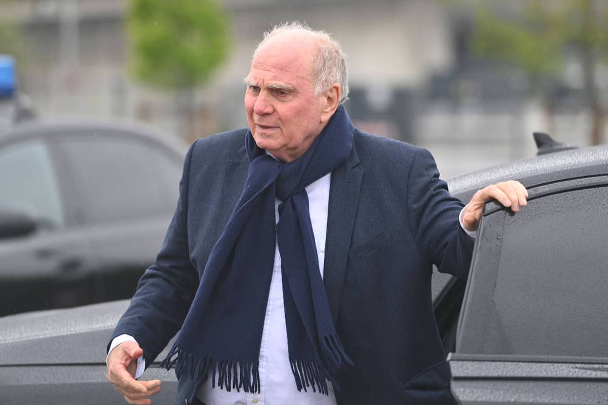 Hoeneß schimpft: "Was ihr für einen Schmarrn erzählt"