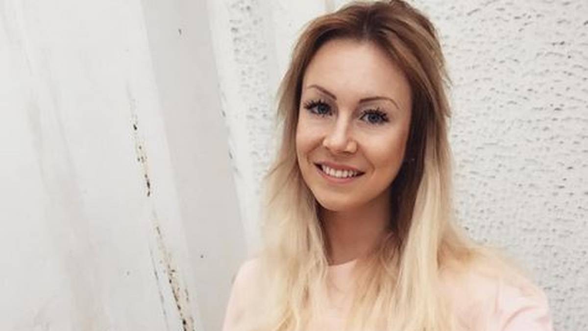 ... und zwar Saskia Hippe. Die 28-Jährige steht aktuell bei Olympiakos Piräus unter Vertrag. Zwar trennen beide satte 30 Zentimeter bei der Körpergröße, für die Liebe ist das aber kein Problem