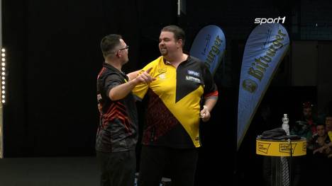 Gabriel Clemens zieht gegen einen gnadenlosen Damon Heta beim German Darts Grand Prix den Kürzeren und scheidet aus.