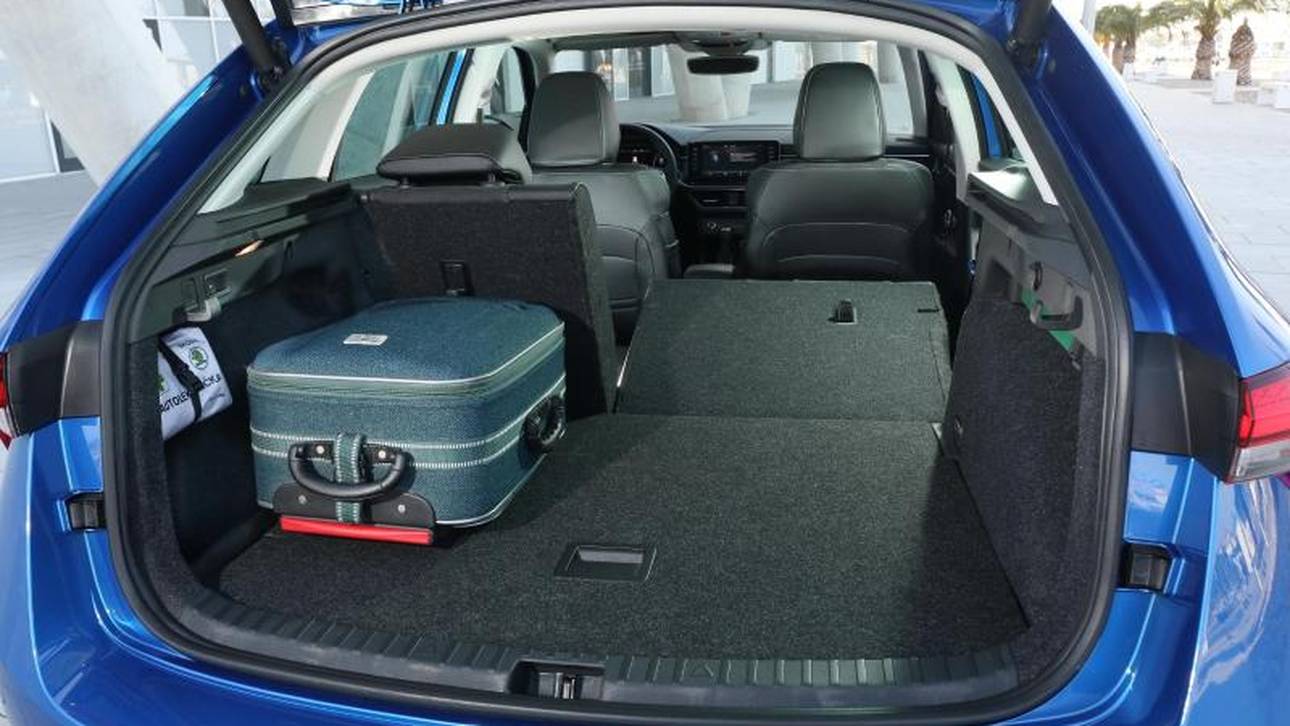 Sehr geräumig: Der Kofferraum des Scala fasst bei umgeklappter Rückbank 1410 Liter